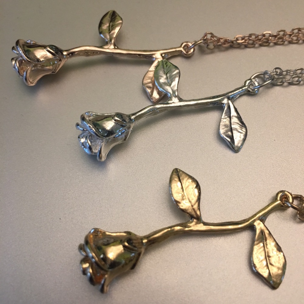Beauty and the Beast enchanted rose necklace - Picture 2 of 8